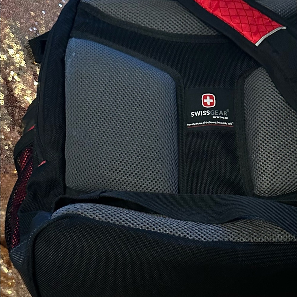 EUC Red & Black Wenger SwissGear Maxxum Laptop Backpack. - Picture 3 of 5